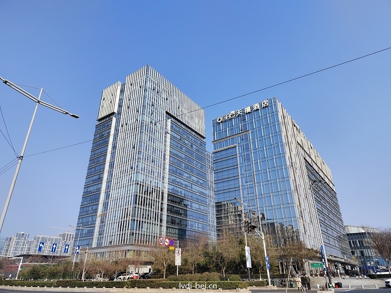 绿地之窗北广场